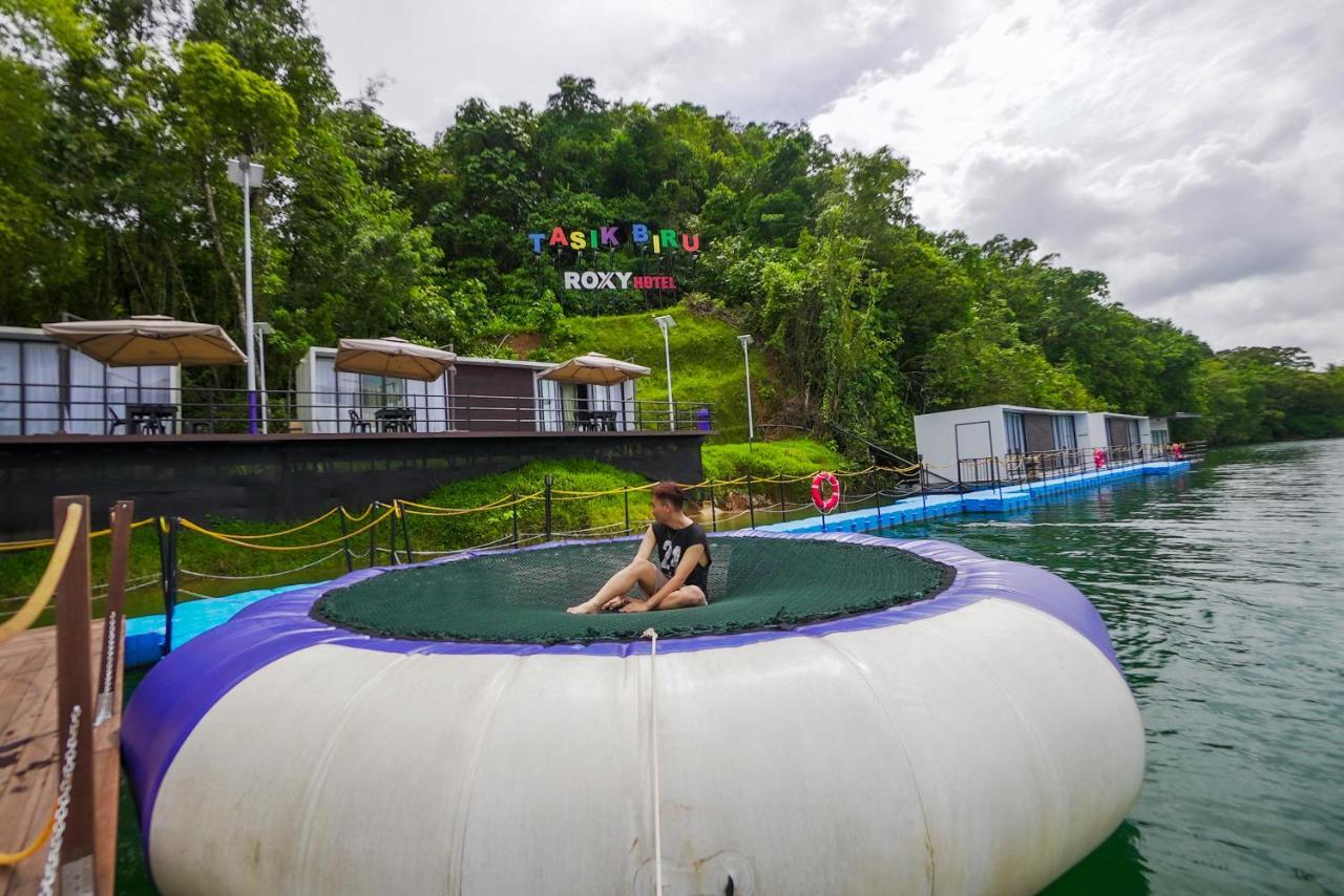 Roxy Tasik Biru Resort City Bau Экстерьер фото