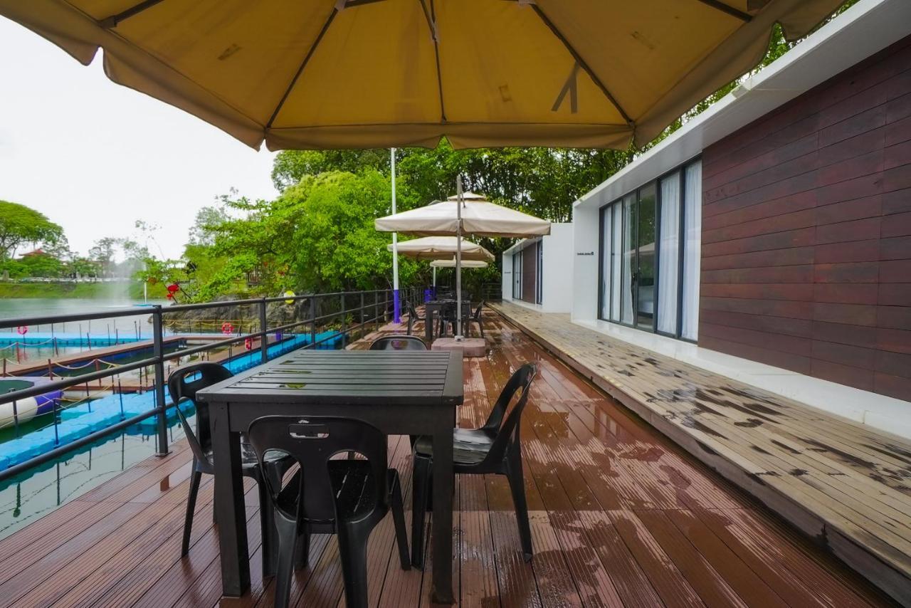 Roxy Tasik Biru Resort City Bau Экстерьер фото