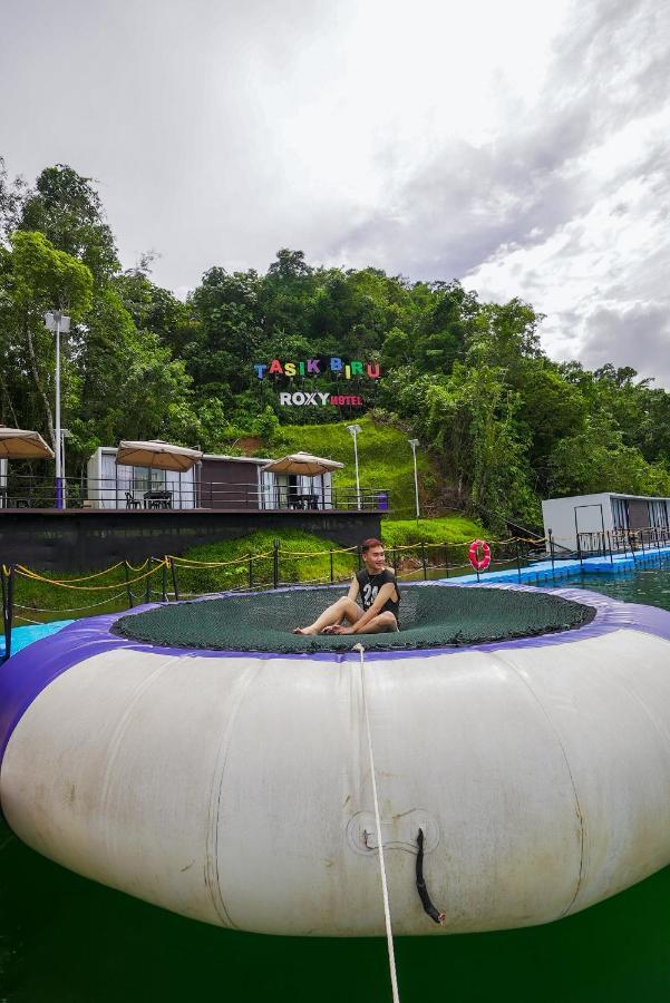 Roxy Tasik Biru Resort City Bau Экстерьер фото