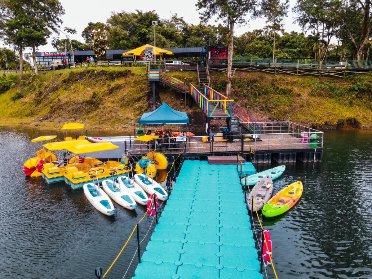 Roxy Tasik Biru Resort City Bau Экстерьер фото