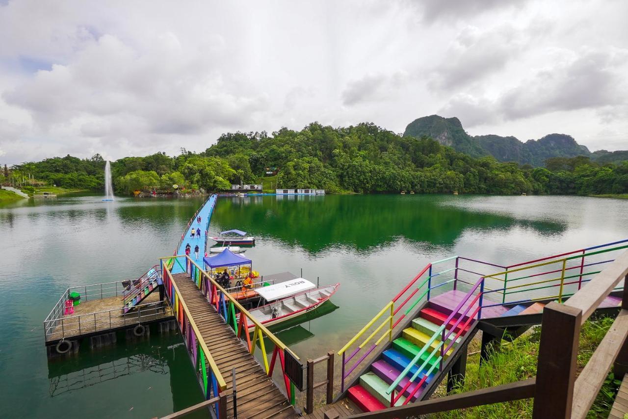 Roxy Tasik Biru Resort City Bau Экстерьер фото