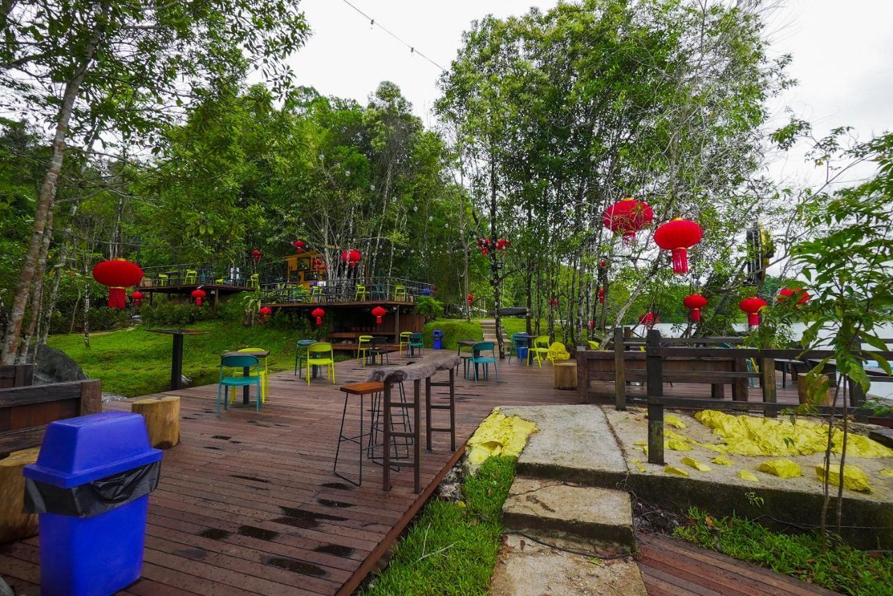 Roxy Tasik Biru Resort City Bau Экстерьер фото